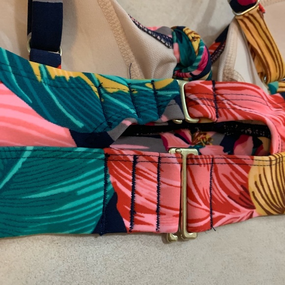 Kona Sol Swim Top (Size - S) “NWT” - Picture 5 of 10